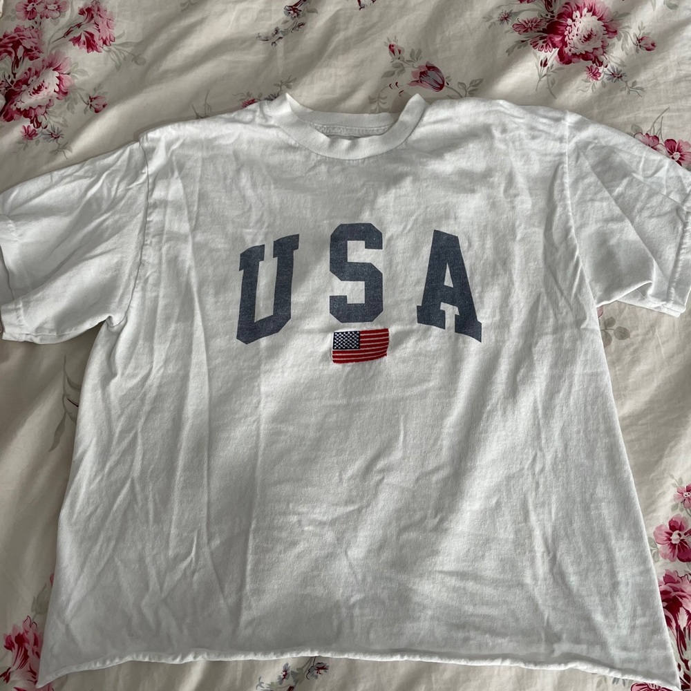 brandy melville USA tee- so cute
